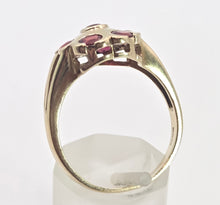 Cargar imagen en el visor de la galería, 2543- Vintage 9ct Gold 7 Rubies Geometric Set Cocktail Ring
