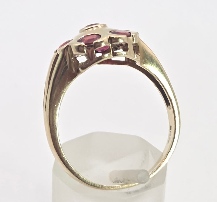 2543- Vintage 9ct Gold 7 Rubies Geometric Set Cocktail Ring