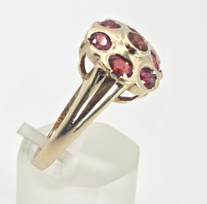 2543- Vintage 9ct Gold 7 Rubies Geometric Set Cocktail Ring