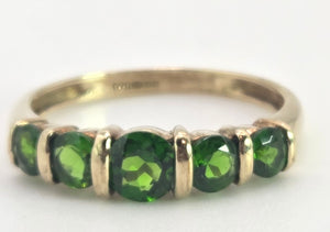 2549: Vintage 9ct Gold Green Diopside Stacker/Hal Eternity Ring