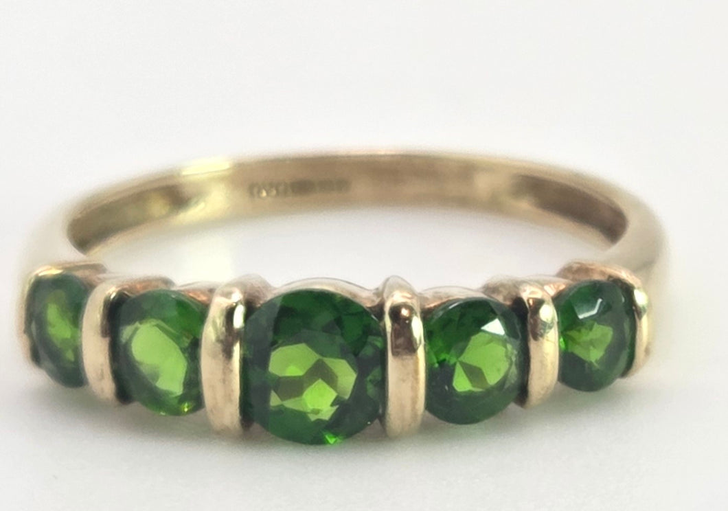 2549: Vintage 9ct Gold Green Diopside Stacker/Hal Eternity Ring