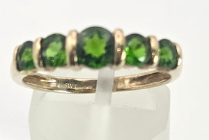 2549: Vintage 9ct Gold Green Diopside Stacker/Hal Eternity Ring