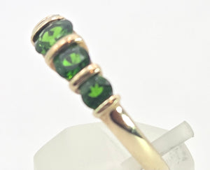 2549: Vintage 9ct Gold Green Diopside Stacker/Hal Eternity Ring