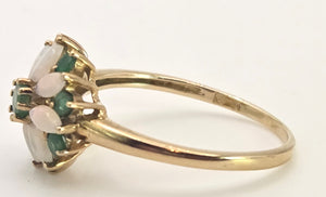 2546- Vintage: 9ct Gold 9 Emeralds 8 White Opals Daisy Flower Head Ring