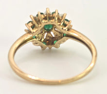 Load image into Gallery viewer, 2546- Vintage: 9ct Gold 9 Emeralds 8 White Opals Daisy Flower Head Ring
