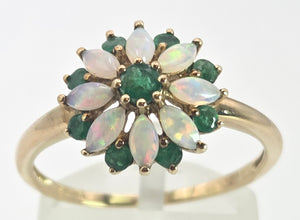 2546- Vintage: 9ct Gold 9 Emeralds 8 White Opals Daisy Flower Head Ring