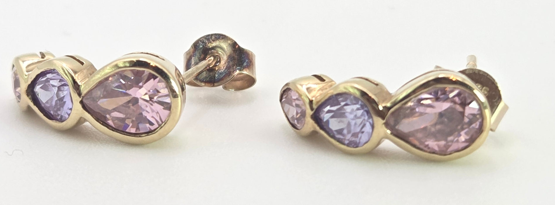 2448- Vintage 9ct Gold pear Cut Pink & Blue Topaz Stud Earrings