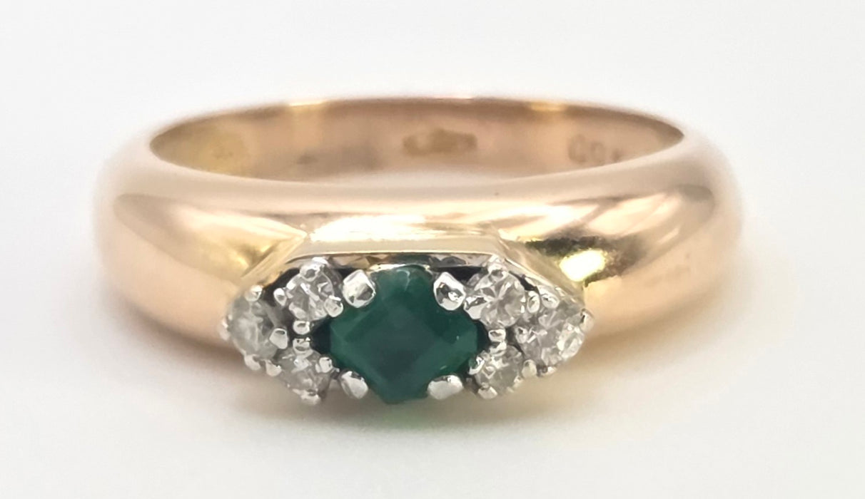 2078 Vintage: 18ct Yellow Gold Emerald & Diamond Seven Stone Dress Ring