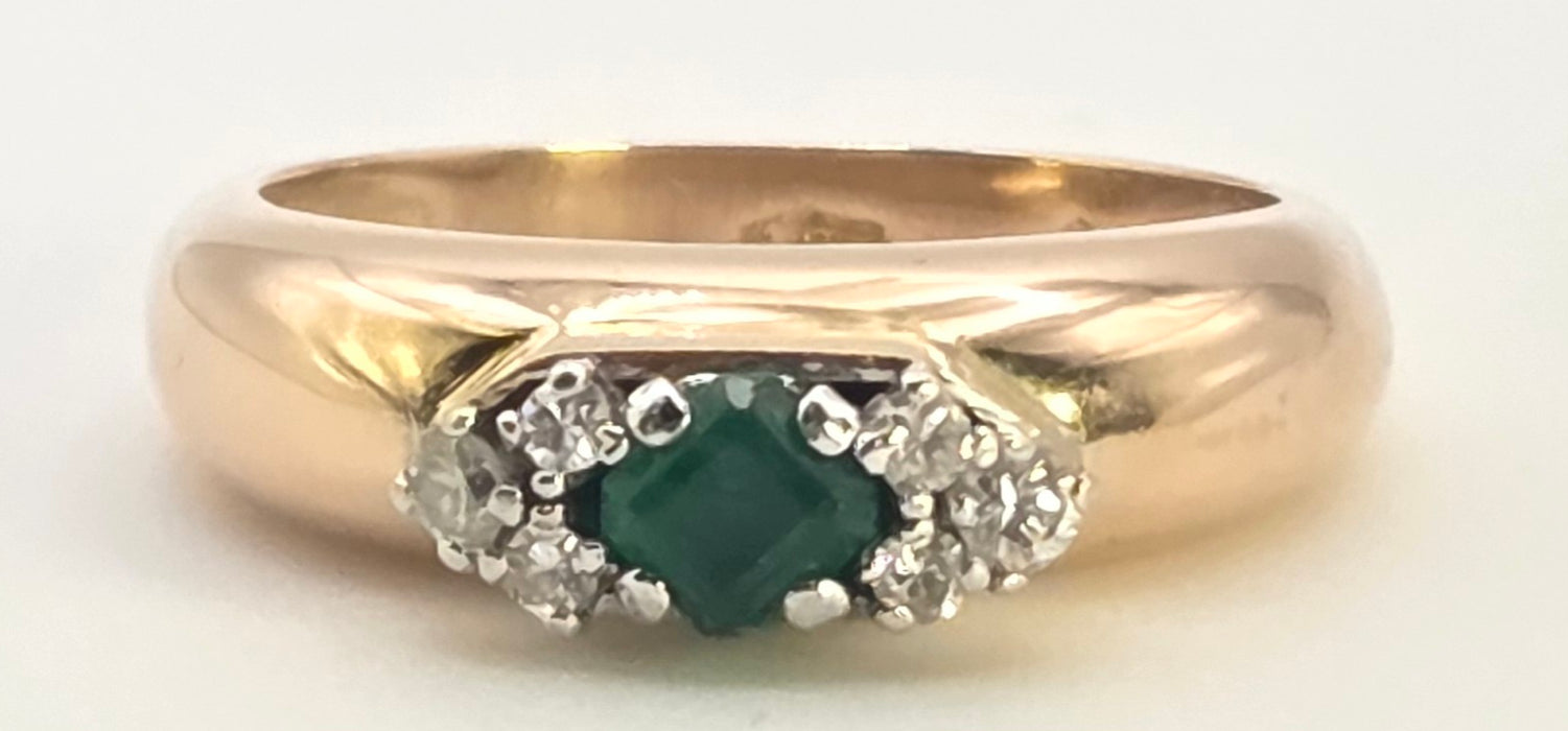 2078 Vintage: 18ct Yellow Gold Emerald & Diamond Seven Stone Dress Ring