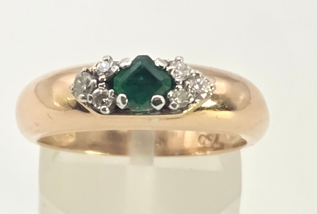 2078 Vintage: 18ct Yellow Gold Emerald & Diamond Seven Stone Dress Ring