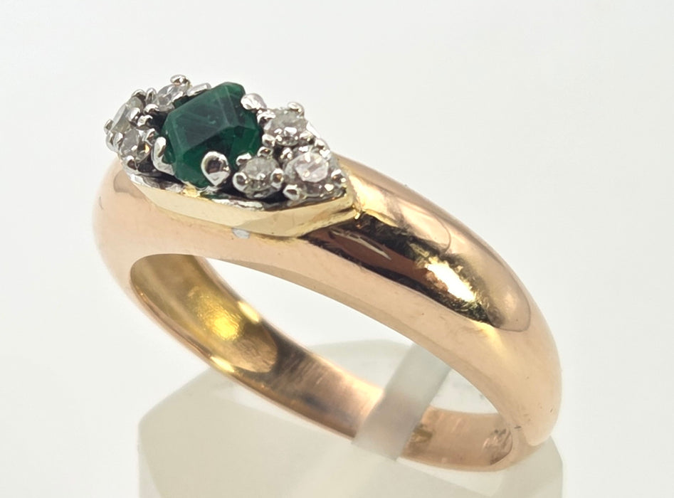 2078 Vintage: 18ct Yellow Gold Emerald & Diamond Seven Stone Dress Ring