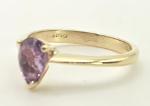 Load image into Gallery viewer, 0612: Vintage 9ct Gold Pear Cut Purple Padparadscha Sapphire (1.09ct) Solitaire Ring
