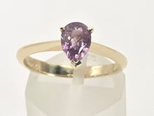 Load image into Gallery viewer, 0612: Vintage 9ct Gold Pear Cut Purple Padparadscha Sapphire (1.09ct) Solitaire Ring
