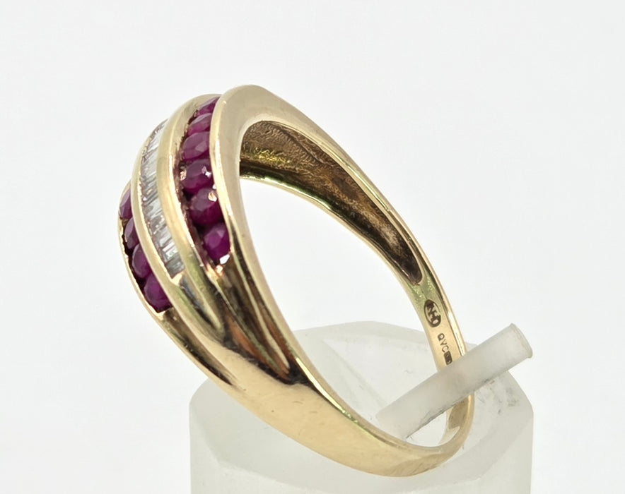 2525 Vintage: 9ct Yellow Gold Ruby & Diamond Three-Row Band Ring