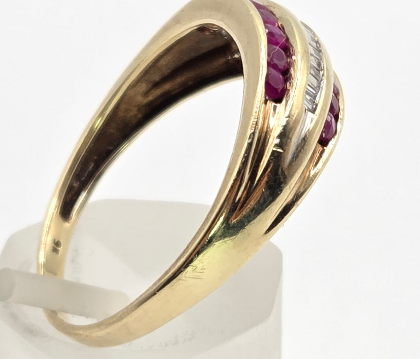 2525 Vintage: 9ct Yellow Gold Ruby & Diamond Three-Row Band Ring