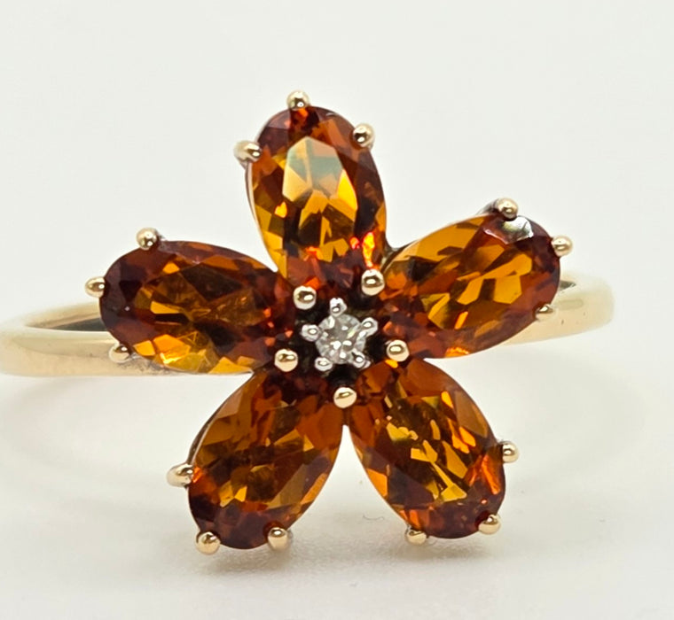 2527: Vintage 9ct Gold Orange Citrines Diamond Flower Head Ring