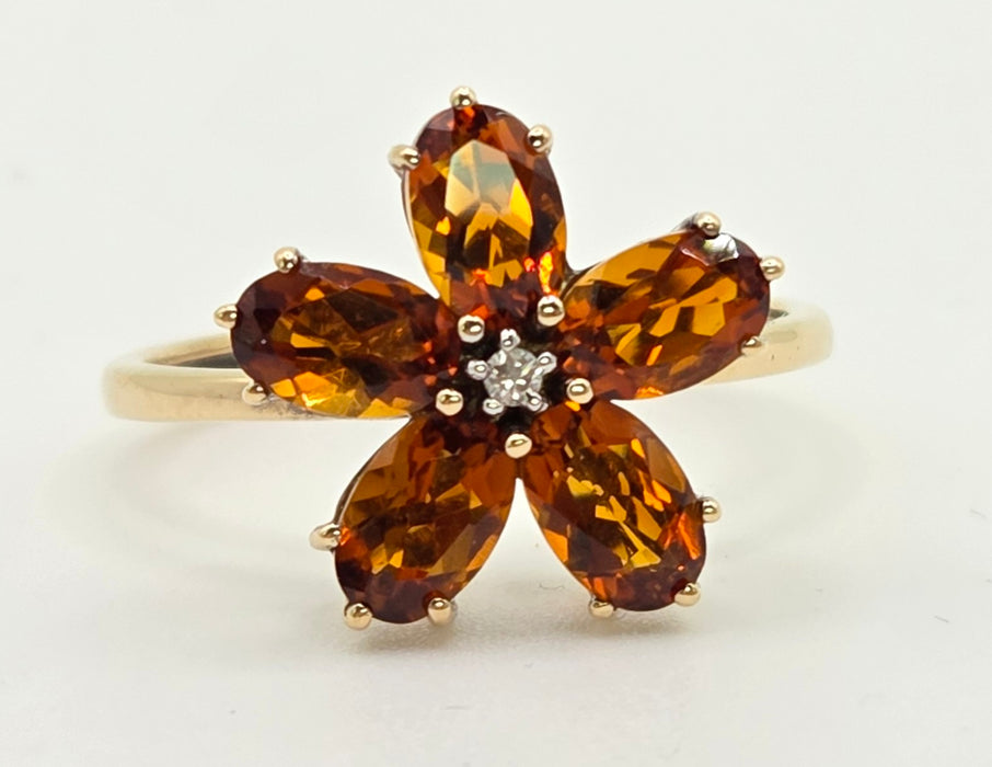2527: Vintage 9ct Gold Orange Citrines Diamond Flower Head Ring