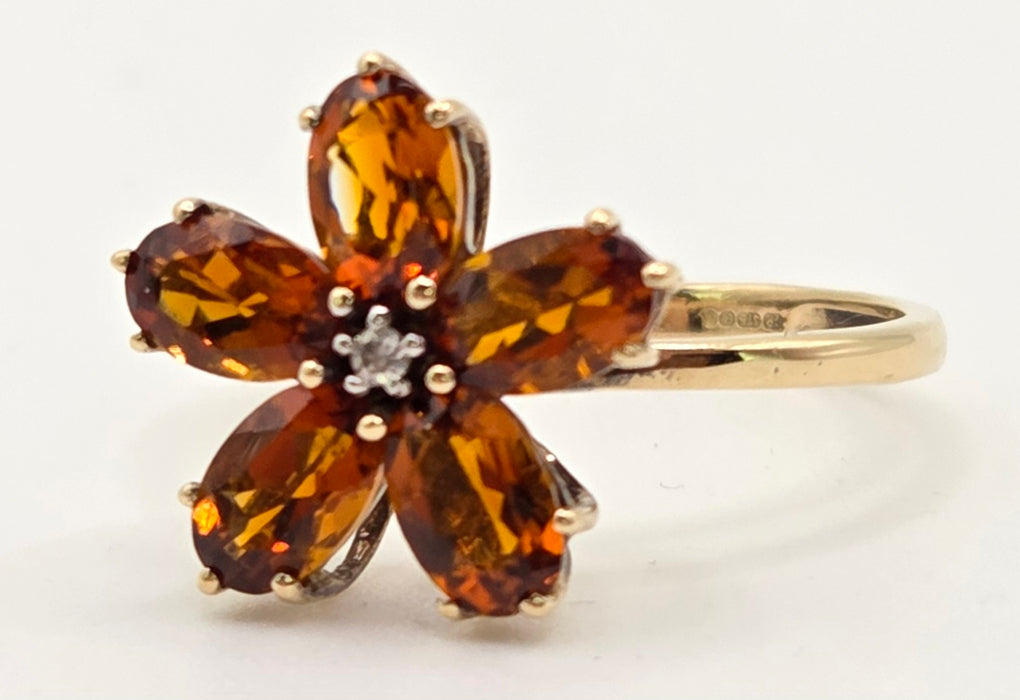 2527: Vintage 9ct Gold Orange Citrines Diamond Flower Head Ring