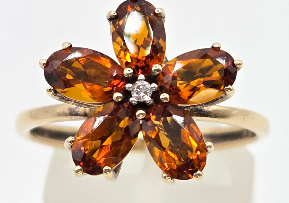 2527: Vintage 9ct Gold Orange Citrines Diamond Flower Head Ring