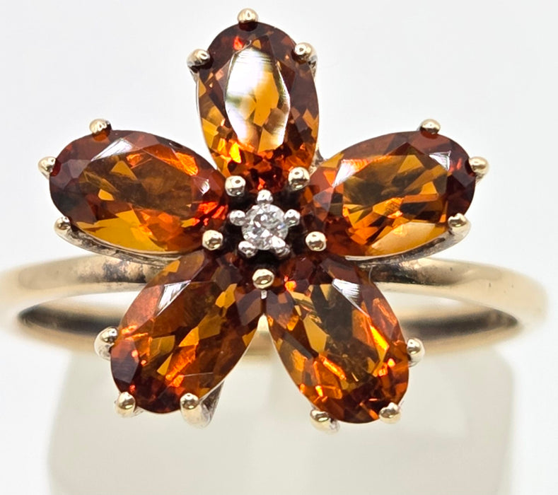 2527: Vintage 9ct Gold Orange Citrines Diamond Flower Head Ring