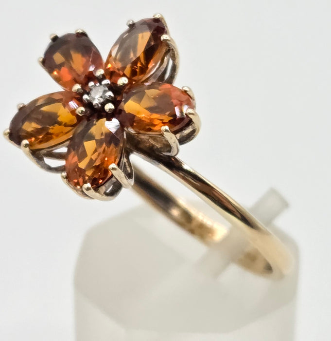 2527: Vintage 9ct Gold Orange Citrines Diamond Flower Head Ring