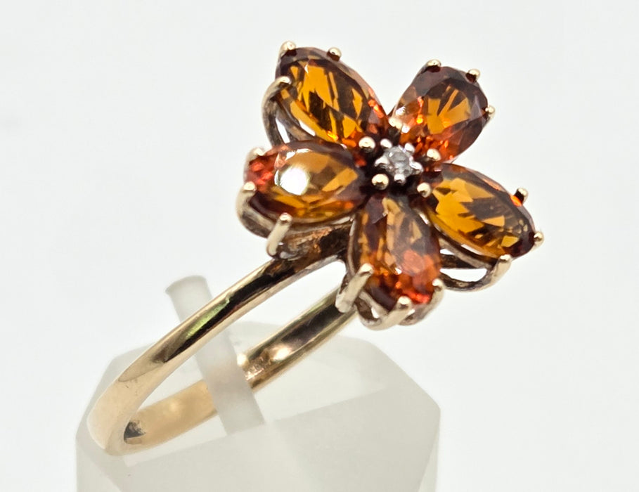 2527: Vintage 9ct Gold Orange Citrines Diamond Flower Head Ring