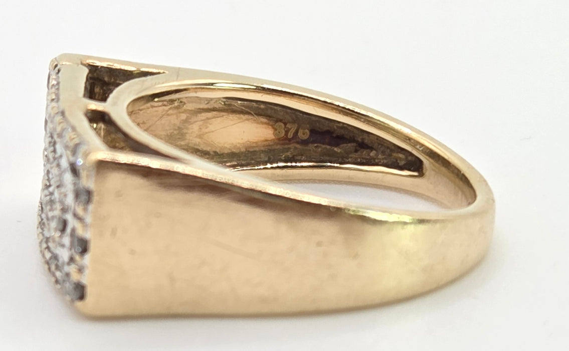2531 Vintage: 9ct Gold 29 Natural Sparkling Diamonds Ring