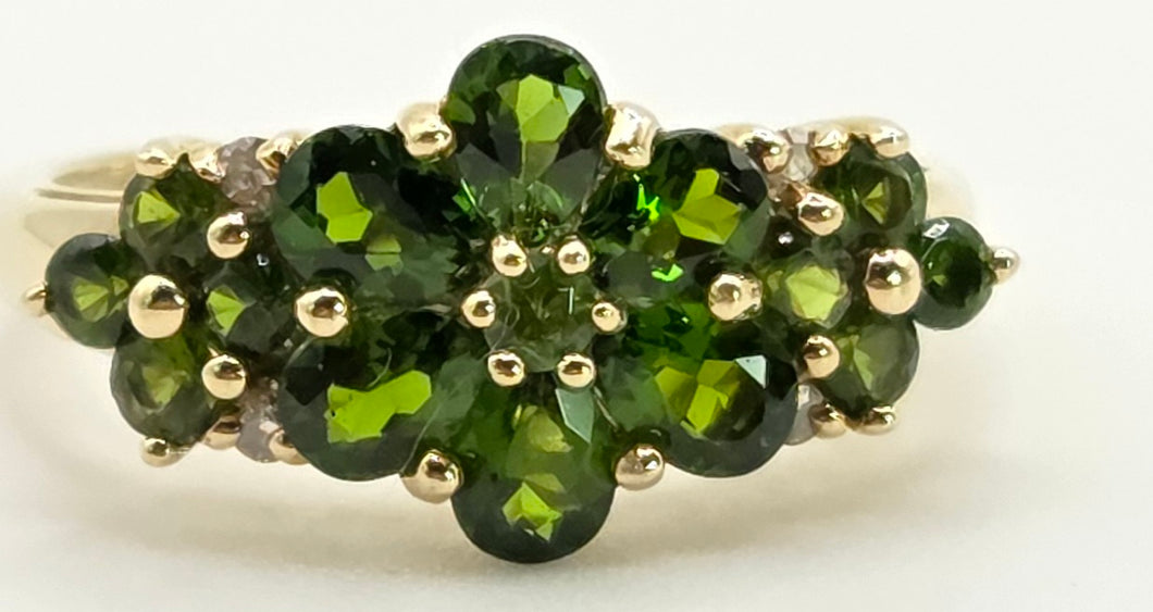2534: Vintage; 9ct Gold 15 Green Diopsides Diamonds Cluster Ring
