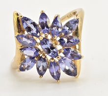 Load image into Gallery viewer, 2538: Vintage 9ct Gold Violet Blue Tanzanites Flower  Head Ring
