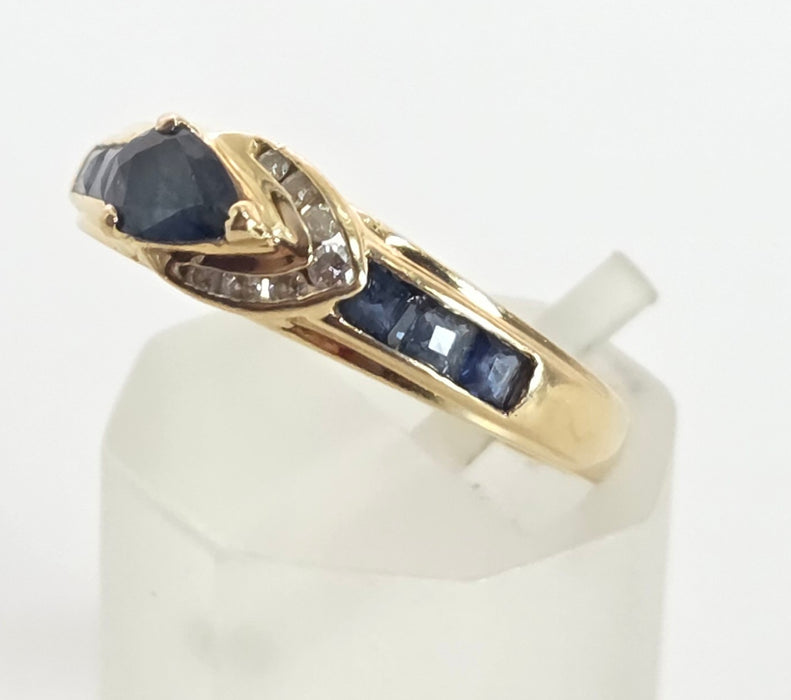 2378: Vintage; 18ct Gold Blue Sapphires Diamonds Dress/ Stacker Ring