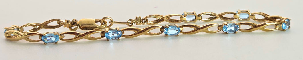 2383: Vintage: 9ct Gold Swiss Blue Topaz Open Link Bracelet (18cm)