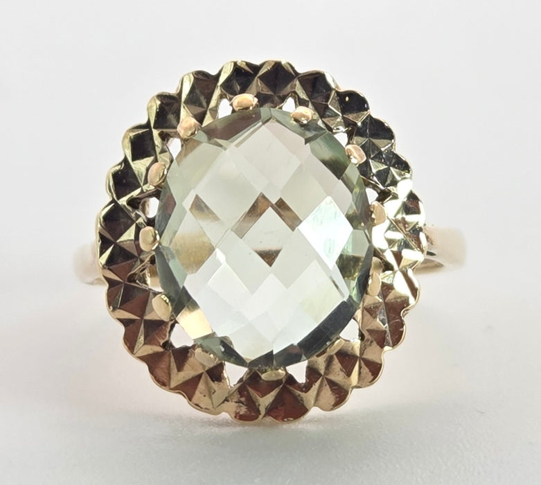 2433: Vintage: 9ct Gold Large Mint Green Amethyst Ring -From 1967