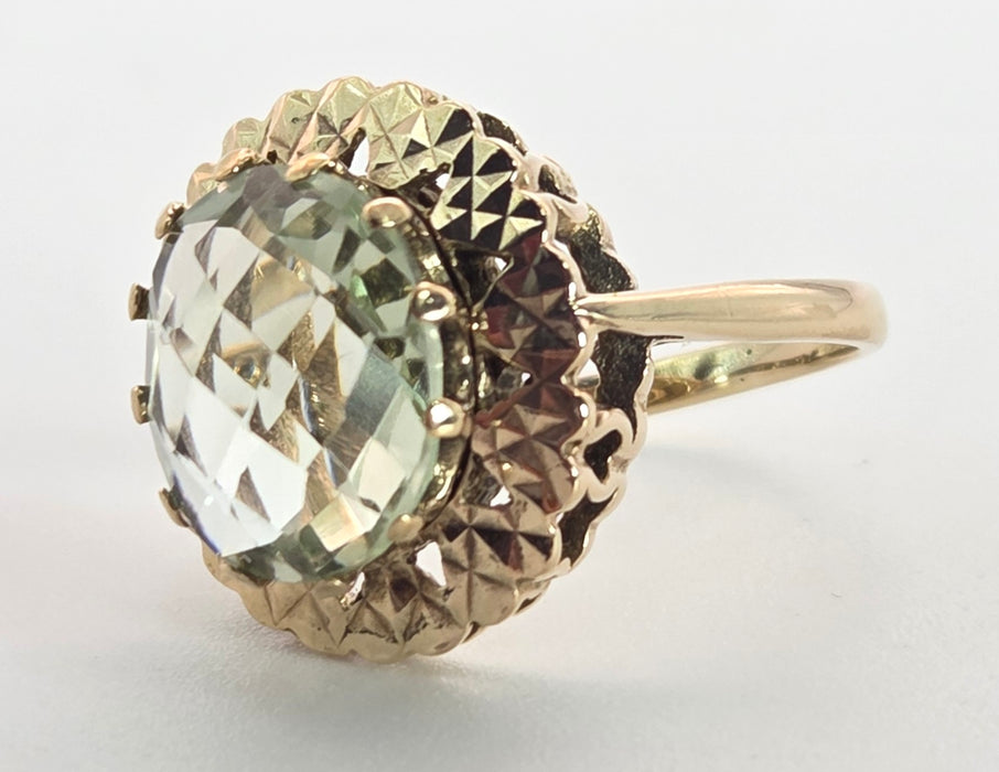2433: Vintage: 9ct Gold Large Mint Green Amethyst Ring -From 1967