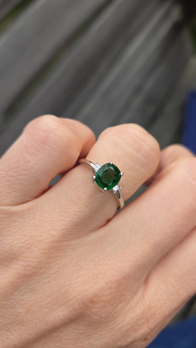 2491 Vintage 18ct White Gold Chrome Diopside Natural Diamonds Dress Ring