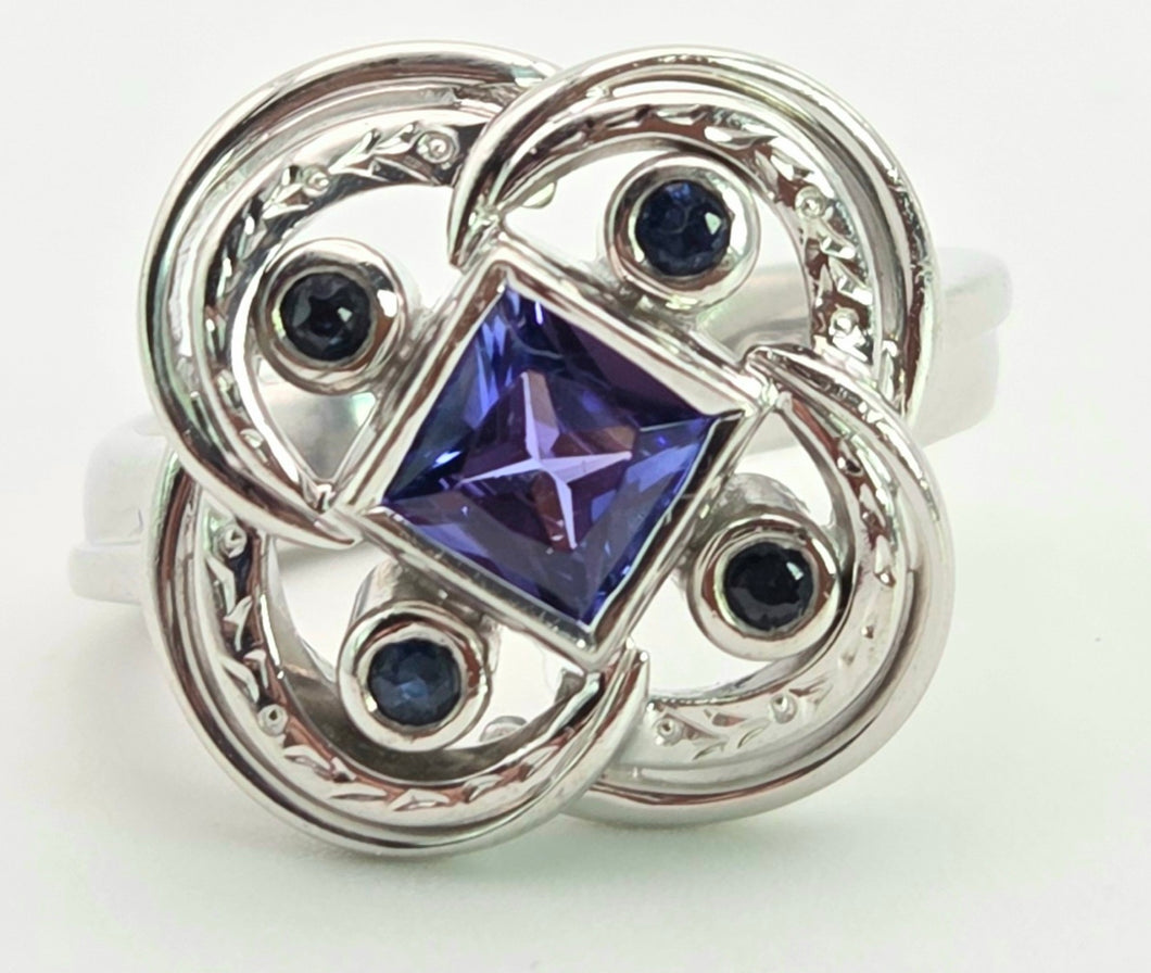 2556: Vintage: Fabulous 18ct White Gold Violet Blue Tanznaites Geometric Cocktail Ring