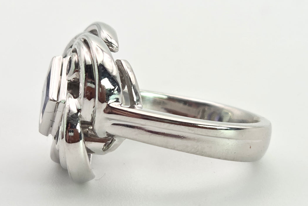 2556: Vintage: Fabulous 18ct White Gold Violet Blue Tanznaites Geometric Cocktail Ring