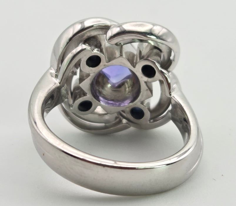 2556: Vintage: Fabulous 18ct White Gold Violet Blue Tanznaites Geometric Cocktail Ring