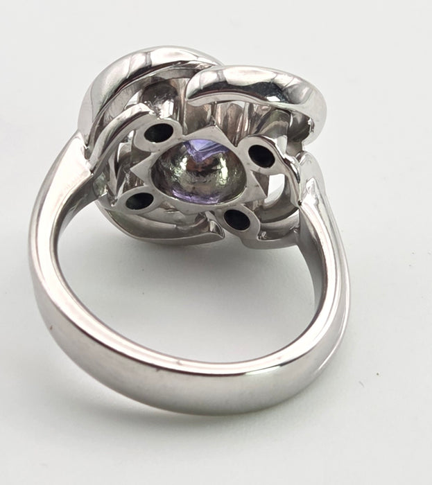 2556: Vintage: Fabulous 18ct White Gold Violet Blue Tanznaites Geometric Cocktail Ring