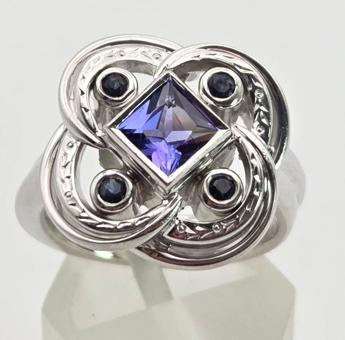 2556: Vintage: Fabulous 18ct White Gold Violet Blue Tanznaites Geometric Cocktail Ring