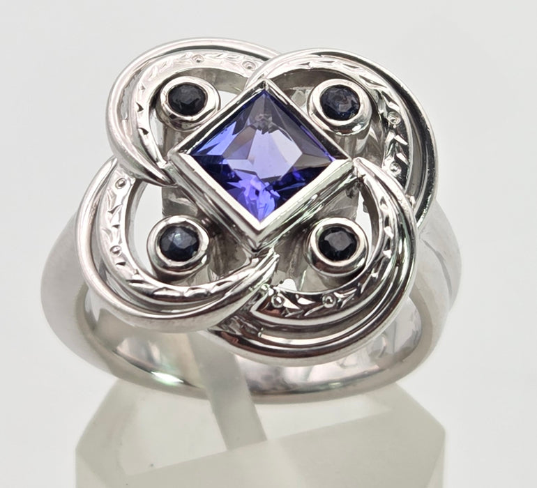 2556: Vintage: Fabulous 18ct White Gold Violet Blue Tanznaites Geometric Cocktail Ring
