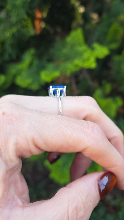 2481 Vintage: 9ct White Gold Cornflower Blue Kyanite Single Stone Ring