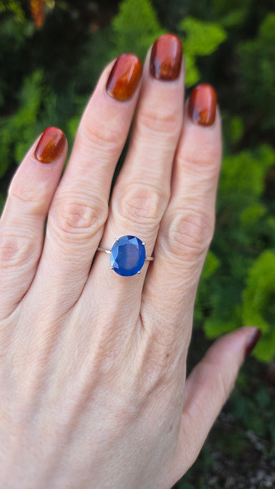 2481 Vintage: 9ct White Gold Cornflower Blue Kyanite Single Stone Ring