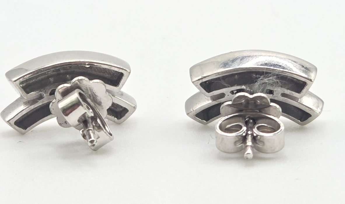 1882: 18ct White Gold Diamonds Geometric Set  Stud Earrings