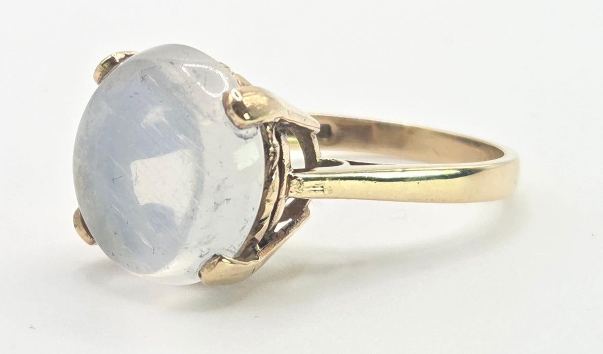 Vintage: 9ct Gold Large Cabochon Cut Moonstone Ring