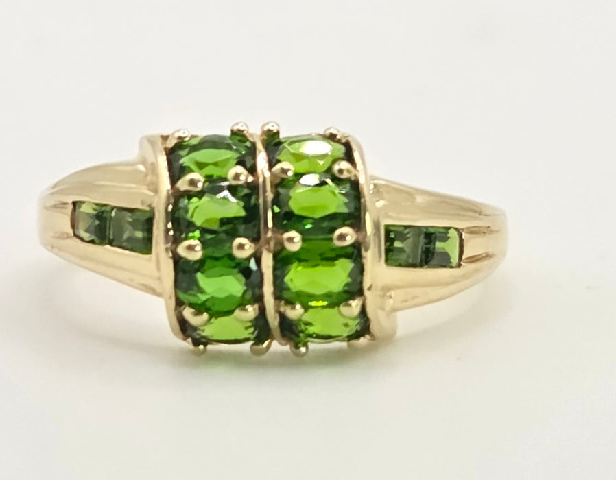 6376 Vintage: 9ct Yellow Gold Green Diopside Geometric Ring