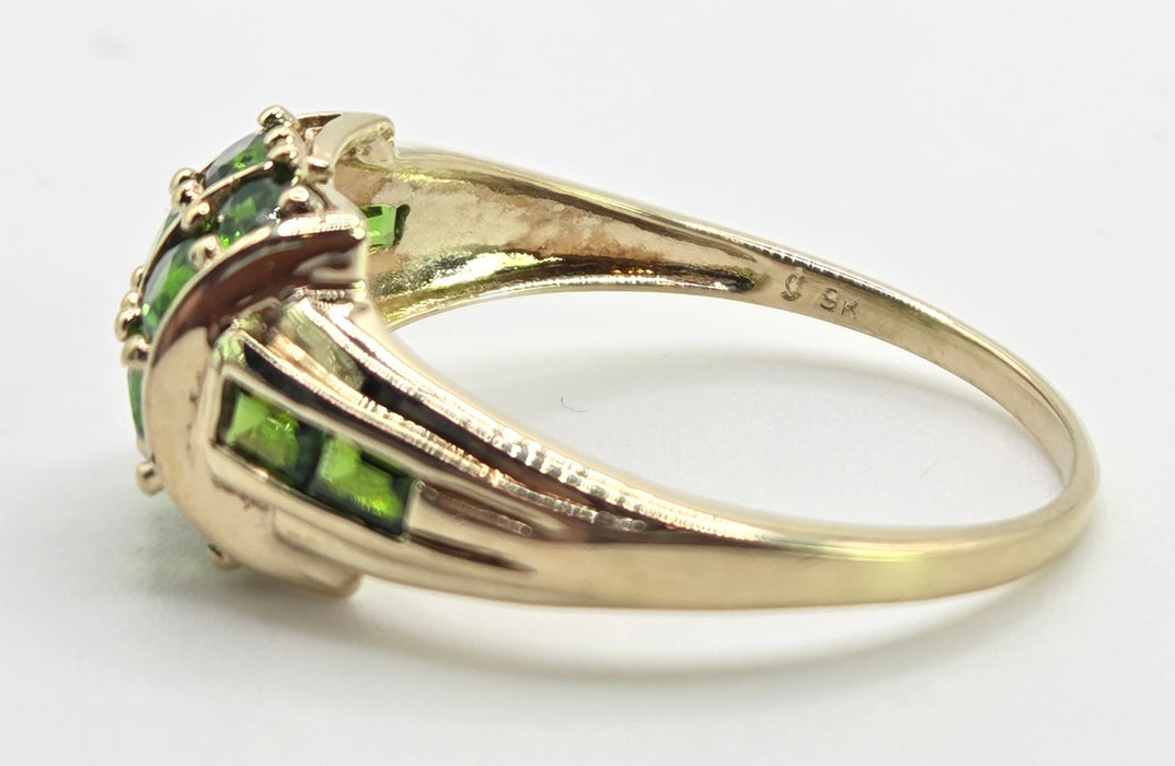 6376 Vintage: 9ct Yellow Gold Green Diopside Geometric Ring