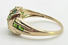 Cargar imagen en el visor de la galería, 2154: Vintage 9ct Gold 12 Green Diopsides Flower Head Ring
