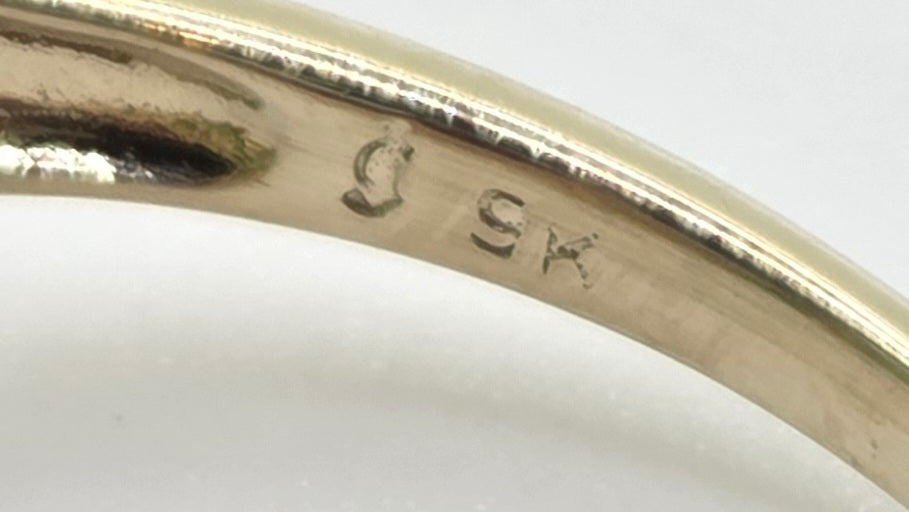 6376 Vintage: 9ct Yellow Gold Green Diopside Geometric Ring