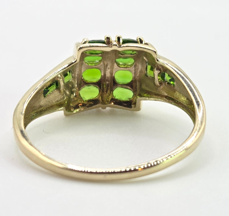 6376 Vintage: 9ct Yellow Gold Green Diopside Geometric Ring