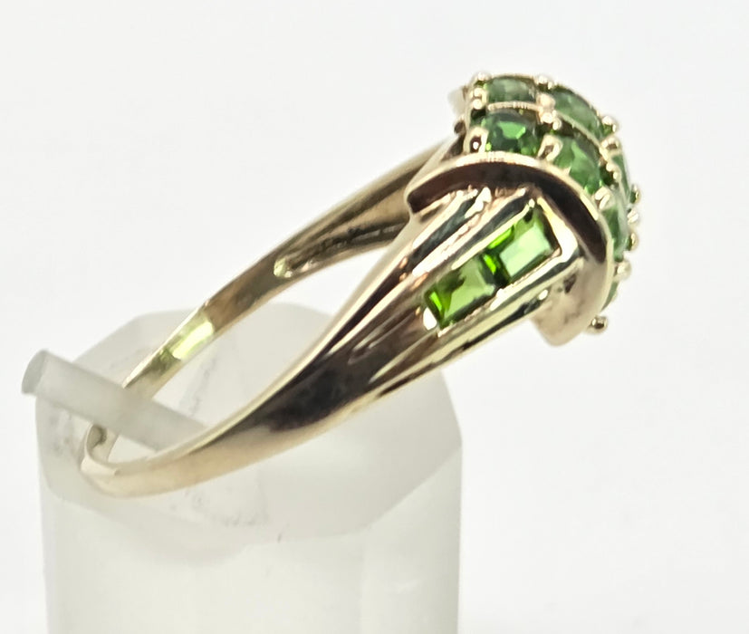 6376 Vintage: 9ct Yellow Gold Green Diopside Geometric Ring